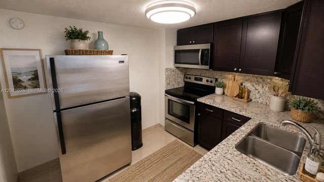 9143 SW 77th Avenue 804, Miami, FL 33156