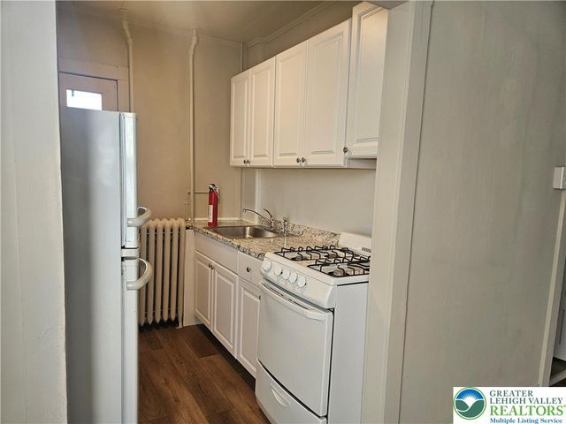 36 North 6th Street Apt 1, Emmaus Boro, PA 18049