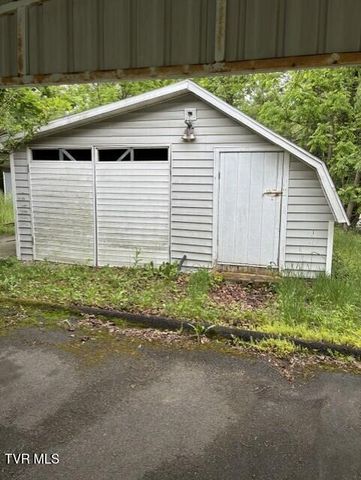503 Southeast Spring Avenue, Wise, VA 24293
