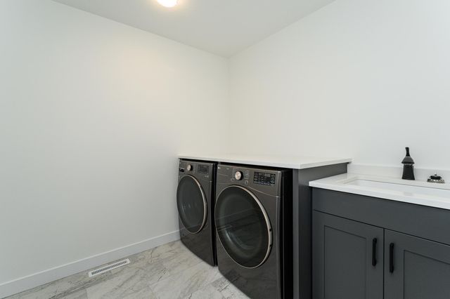 4629 Royal Oaks Circle SW, Rochester, MN 55902