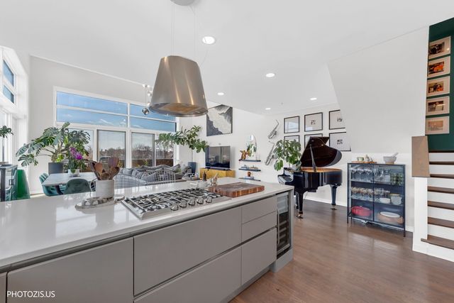 2216 W Armitage Avenue 4D, Chicago, IL 60647