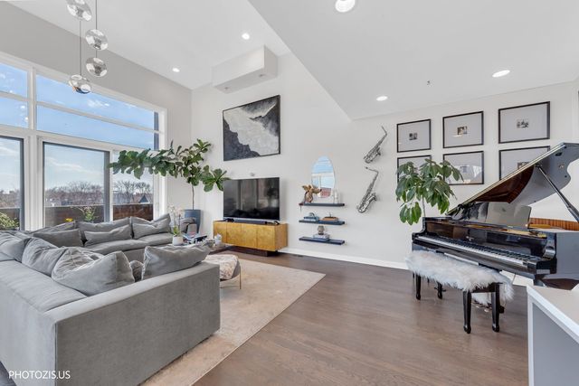 2216 W Armitage Avenue 4D, Chicago, IL 60647