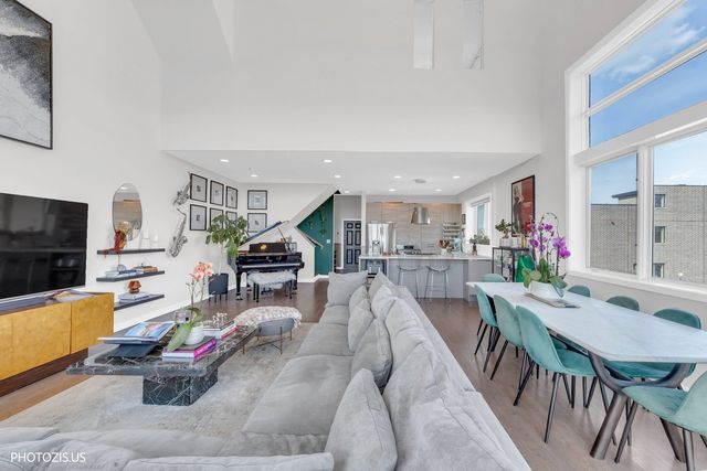 2216 W Armitage Avenue 4D, Chicago, IL 60647