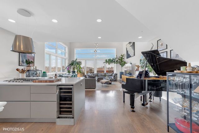 2216 W Armitage Avenue 4D, Chicago, IL 60647