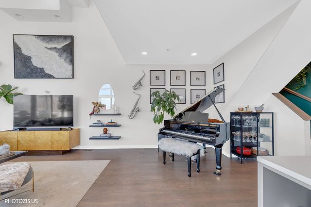 2216 W Armitage Avenue 4D, Chicago, IL 60647