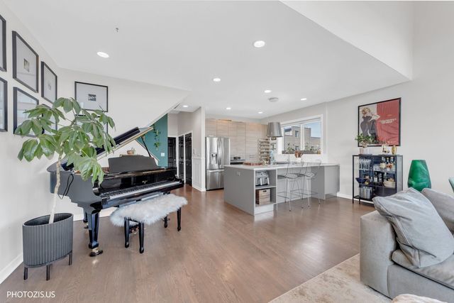 2216 W Armitage Avenue 4D, Chicago, IL 60647