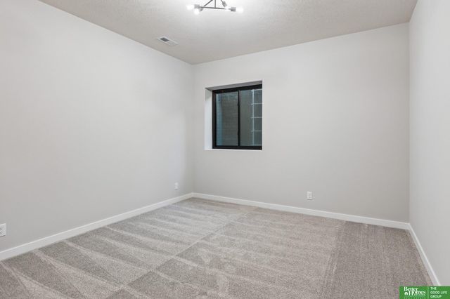 5517 N 213th Avenue, Elkhorn, NE 68022
