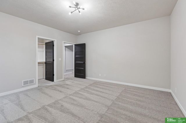 5517 N 213th Avenue, Elkhorn, NE 68022
