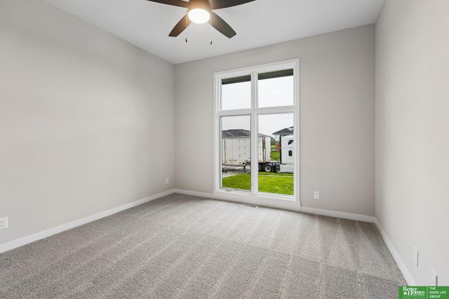5517 N 213th Avenue, Elkhorn, NE 68022