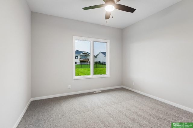 5517 N 213th Avenue, Elkhorn, NE 68022
