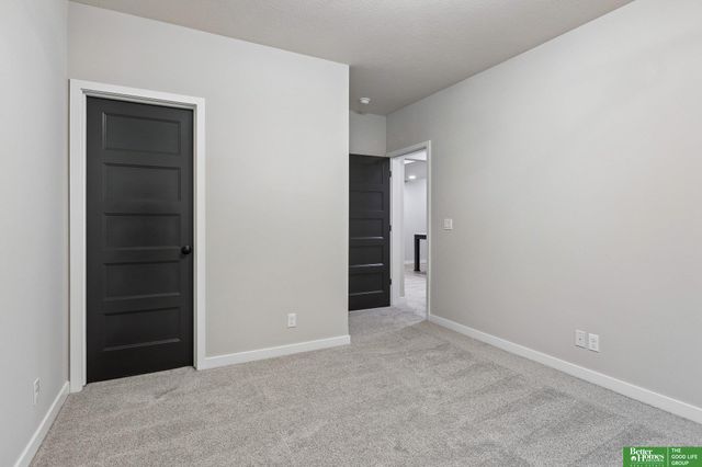 5517 N 213th Avenue, Elkhorn, NE 68022