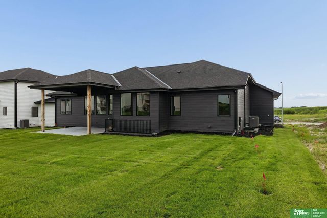 5517 N 213th Avenue, Elkhorn, NE 68022