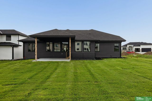 5517 N 213th Avenue, Elkhorn, NE 68022
