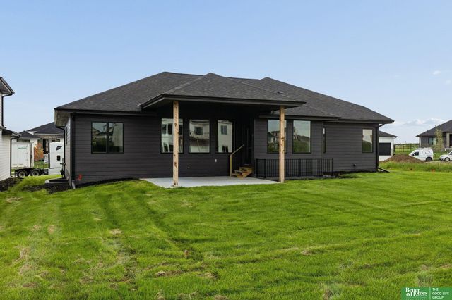 5517 N 213th Avenue, Elkhorn, NE 68022