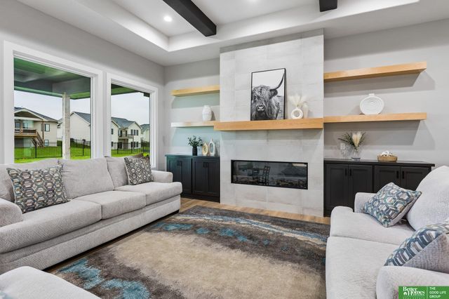 5517 N 213th Avenue, Elkhorn, NE 68022