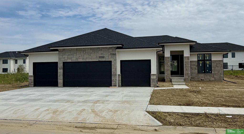5517 N 213th Avenue, Elkhorn, NE 68022
