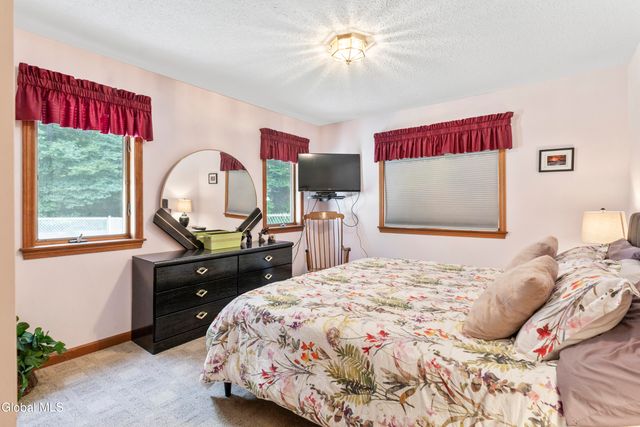 82 Pickle Hill Road, Queensbury, NY 12804