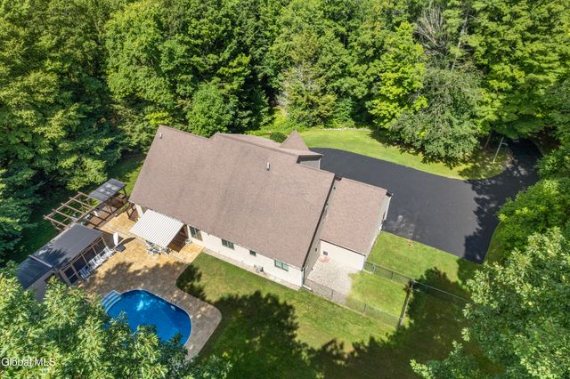 82 Pickle Hill Road, Queensbury, NY 12804