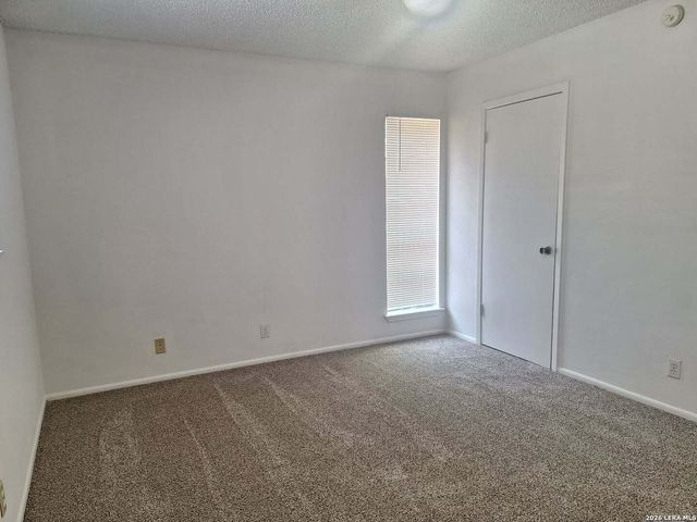 4250 Bayliss Dr, San Antonio, TX 78233