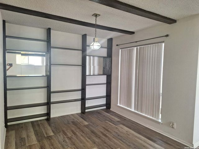 4250 Bayliss Dr, San Antonio, TX 78233