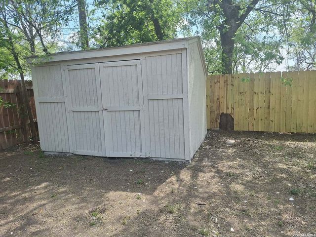 4250 Bayliss Dr, San Antonio, TX 78233