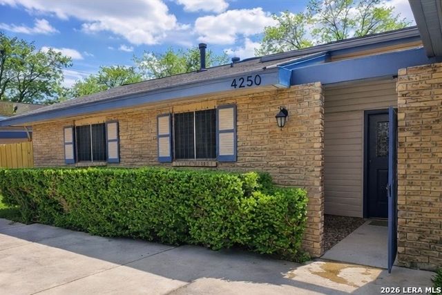 4250 Bayliss Dr, San Antonio, TX 78233