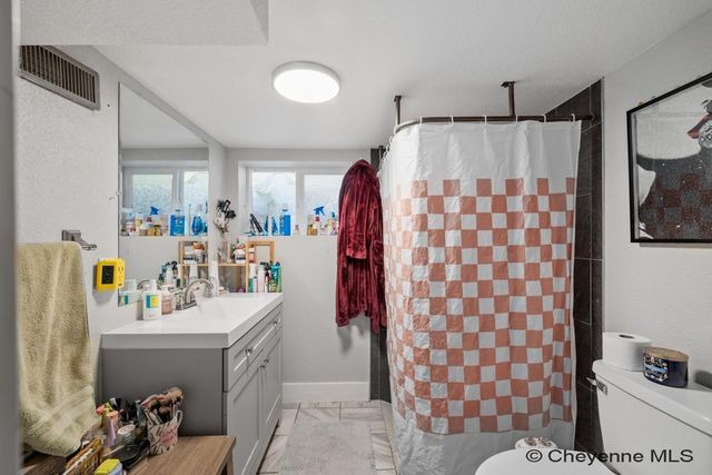 2006 E 16TH ST, Cheyenne, WY 82001