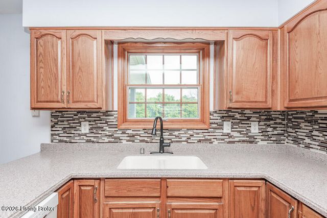 6520 Keeling Place Rd, Louisville, KY 40291