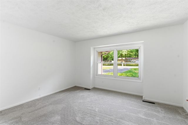 24383 Thousand Oaks Drive, Mattawan, MI 49071
