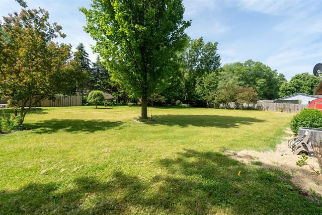 24383 Thousand Oaks Drive, Mattawan, MI 49071