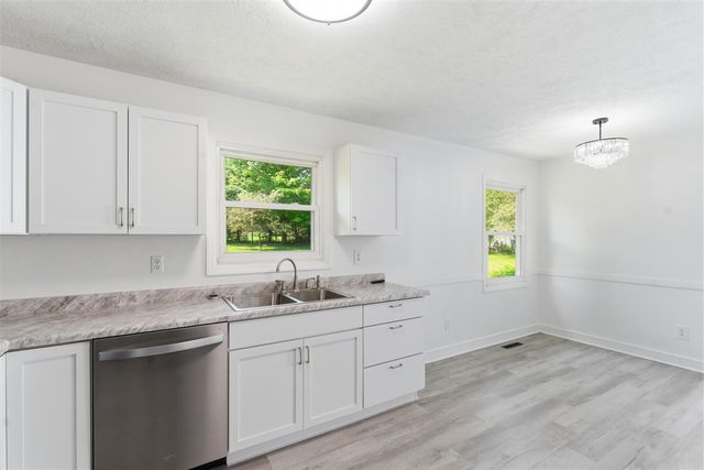 24383 Thousand Oaks Drive, Mattawan, MI 49071