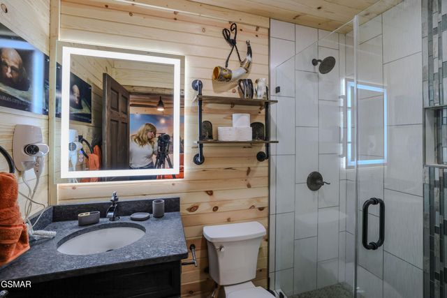 1019 Whites School Road, Sevierville, TN 37876