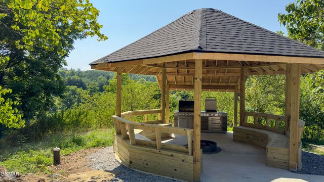 1019 Whites School Road, Sevierville, TN 37876