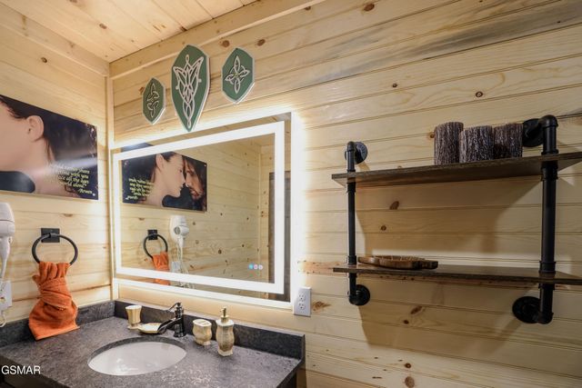 1019 Whites School Road, Sevierville, TN 37876