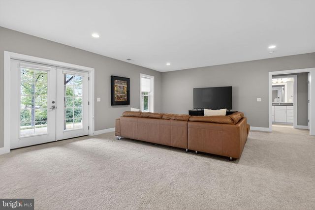 2725 WILLOW DR, Vienna, VA 22181