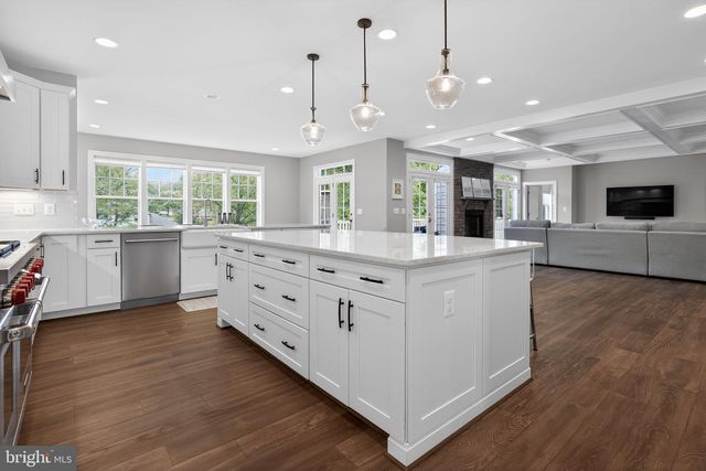 2725 WILLOW DR, Vienna, VA 22181
