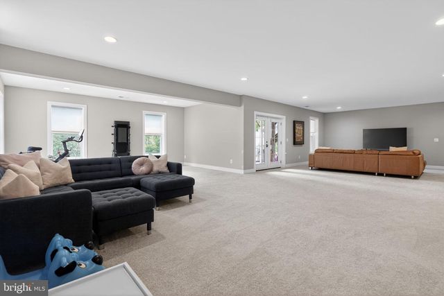2725 WILLOW DR, Vienna, VA 22181