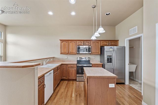 1992 London Carriage Grove, Colorado Springs, CO 80920