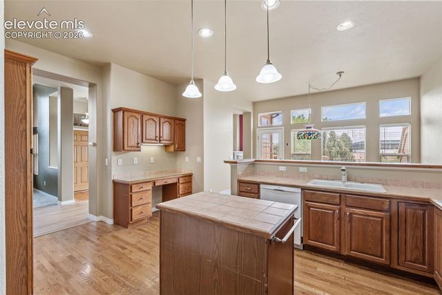 1992 London Carriage Grove, Colorado Springs, CO 80920