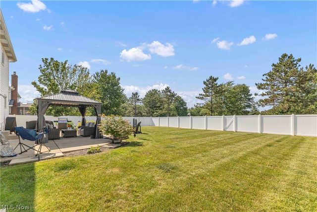 3041 Portsmouth Drive, Brunswick, OH 44212