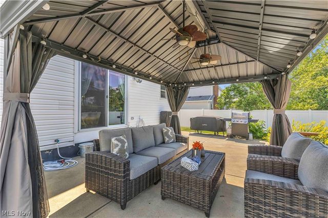 3041 Portsmouth Drive, Brunswick, OH 44212