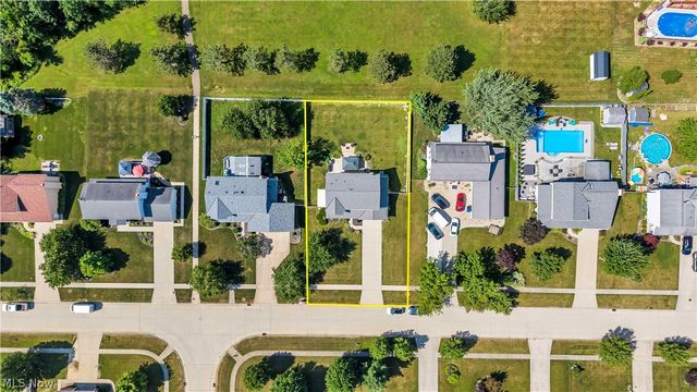3041 Portsmouth Drive, Brunswick, OH 44212