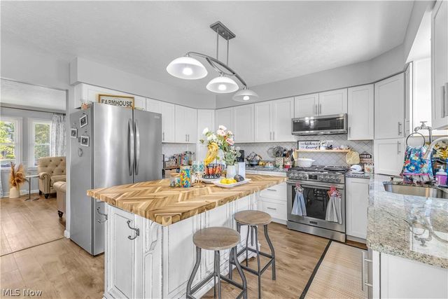 3041 Portsmouth Drive, Brunswick, OH 44212