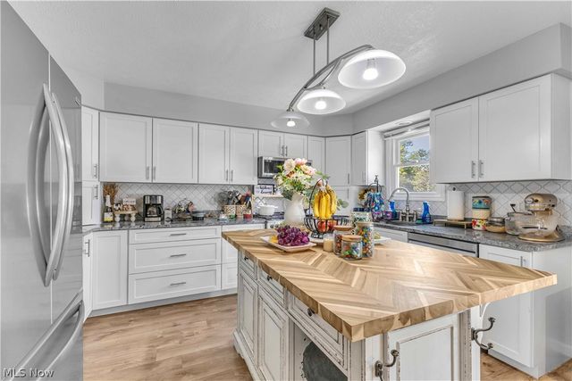 3041 Portsmouth Drive, Brunswick, OH 44212