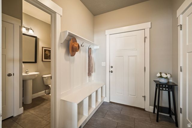 1622 W BECKS BEND LN, South Jordan, UT 84095