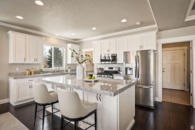 1622 W BECKS BEND LN, South Jordan, UT 84095