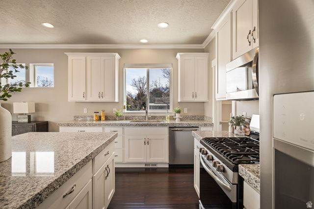 1622 W BECKS BEND LN, South Jordan, UT 84095