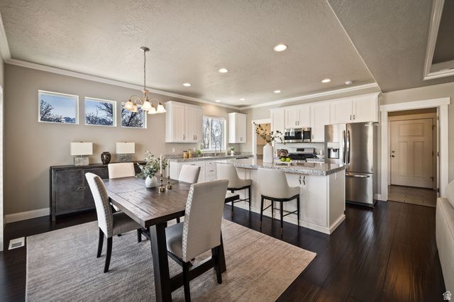 1622 W BECKS BEND LN, South Jordan, UT 84095