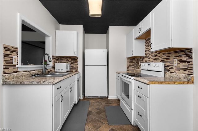 197 Gate House RD, Newport News, VA 23608