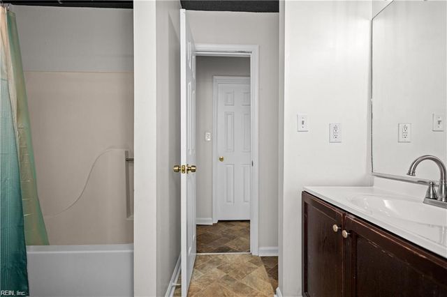 197 Gate House RD, Newport News, VA 23608